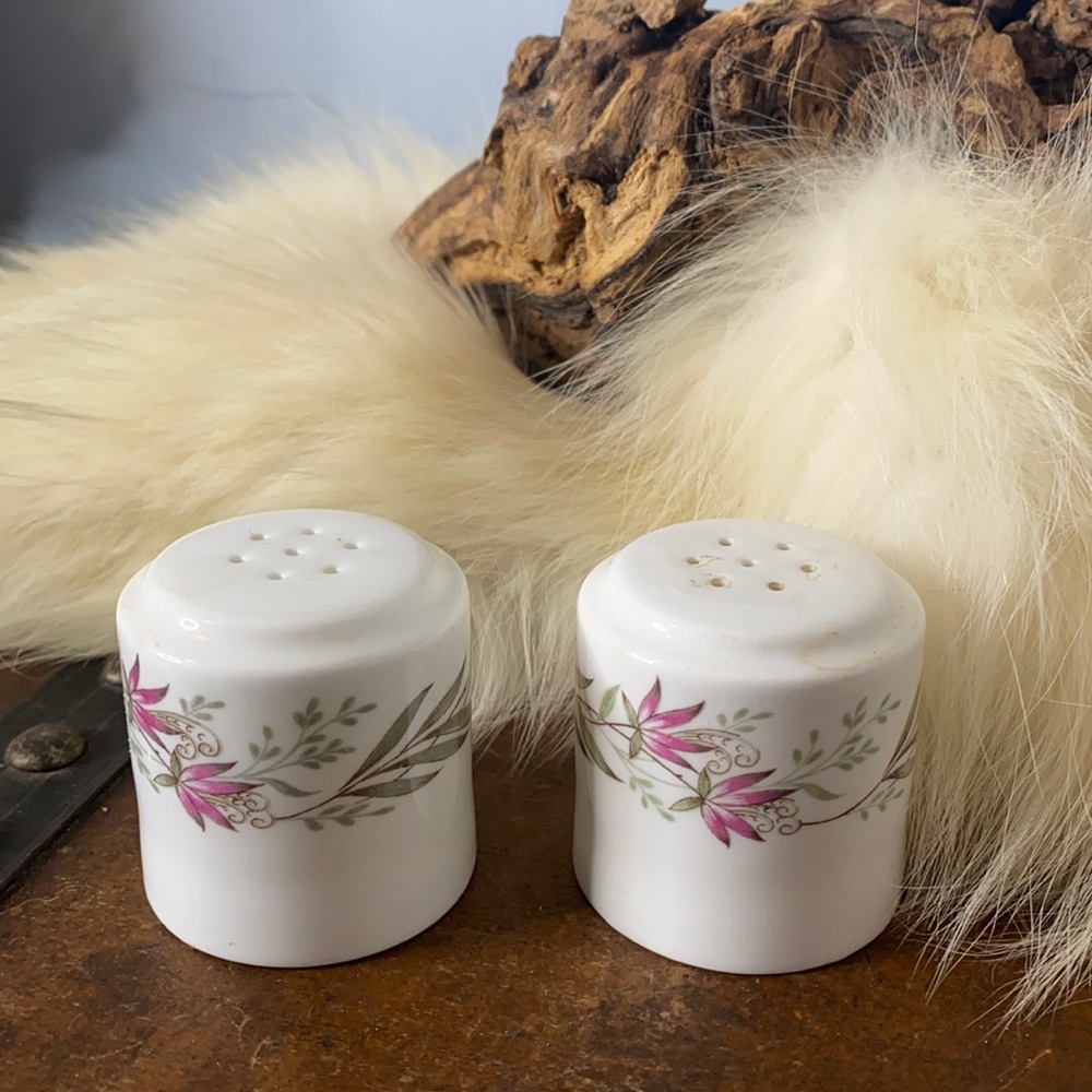 Wedgewood Hotelware White/Pink Flowers Salt And Pepper Shakers